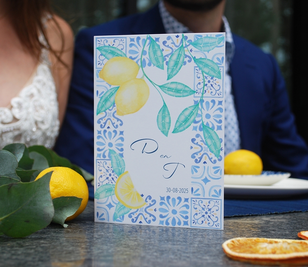 Trouwkaart, bruiloftuitnodiging, mediterraanse tegels en citroenen. Zomerse bruiloft, weddingstationary collectie Hannah Illustreert 2023.