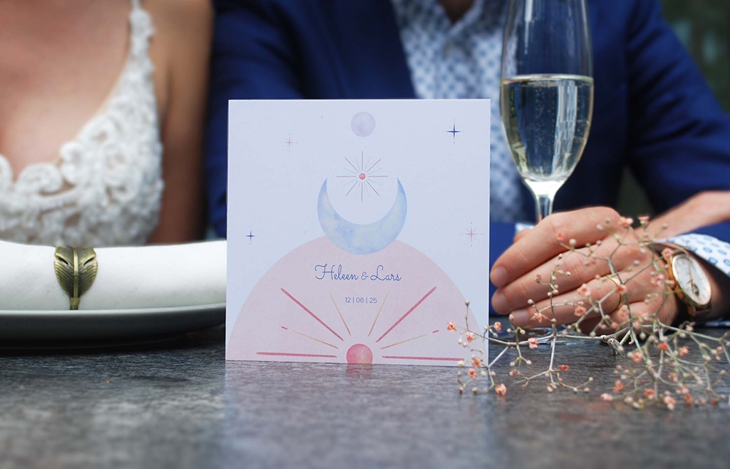 Trouwkaart, bruiloftuitnodiging, weddingstationary celestial met zon, maan en sterren. Collectie Hannah Illustreert 2023